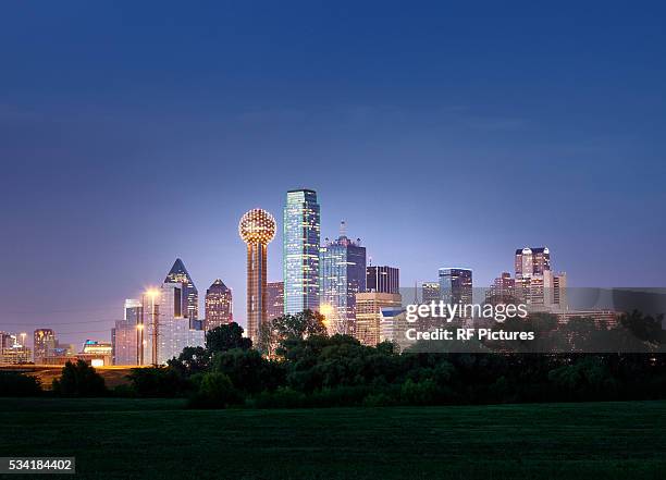 dallas city skyline - v texas stockfoto's en -beelden