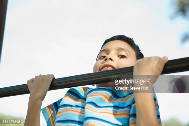 boy doing chin-ups - boys in pullups stockfoto's en -beelden
