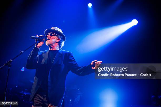 Italian singer Francesco De Gregori performs in concert at Atlantico Live Club on March 05, 2016 in Rome, Italy.