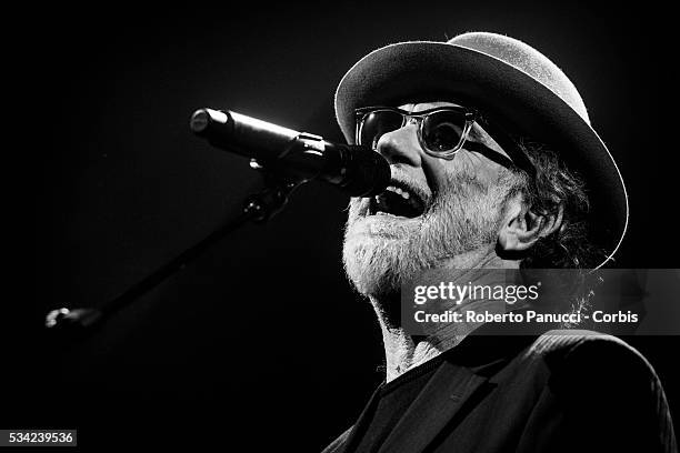 Italian singer Francesco De Gregori performs in concert at Atlantico Live Club on March 05, 2016 in Rome, Italy.