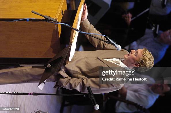 Soryn Rinner Aryn Linenger, boyfriend of Laura Van Ryn speaks at the memorial ...
