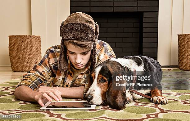 portrait of teenager (13-15) and dog using digital tablet - réplica - fotografias e filmes do acervo
