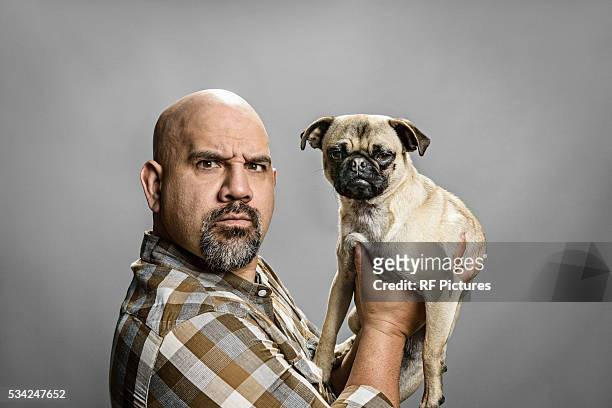 portrait of man holding small dog - imitação - fotografias e filmes do acervo
