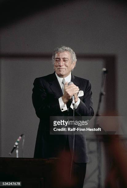 Singer Tony Bennett performs at Bill Clinton's "Victory Night," celebrating his win in the 1996 presidential election.