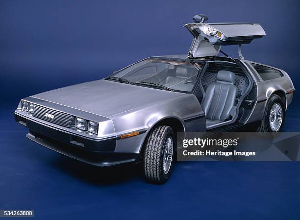 Delorean, 2000.