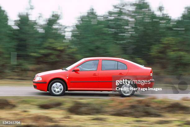 Skoda Octavia 1.6i moving side on, 2000.