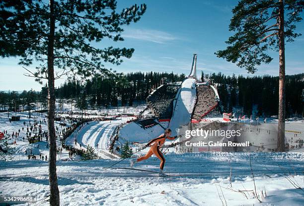 skiing at holmenkollen - holmenkollen stock pictures, royalty-free photos & images