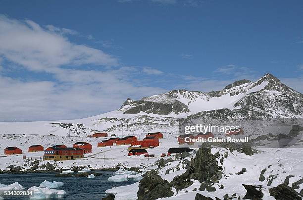 argentine antarctic base of esperanza - remote military base stock pictures, royalty-free photos & images