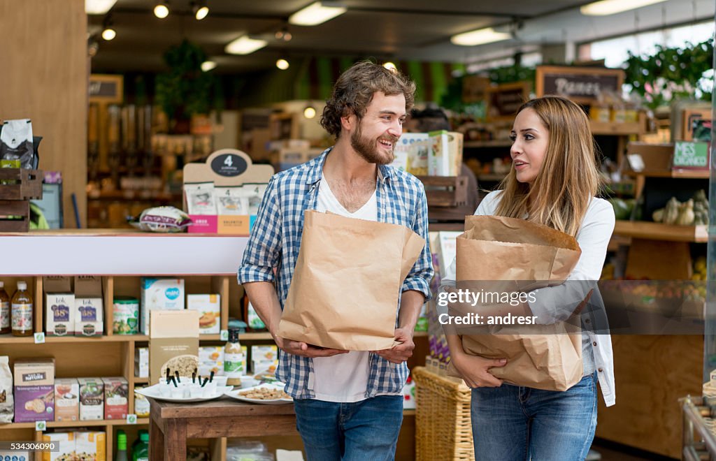 Glückliches Paar Lebensmitteleinkauf