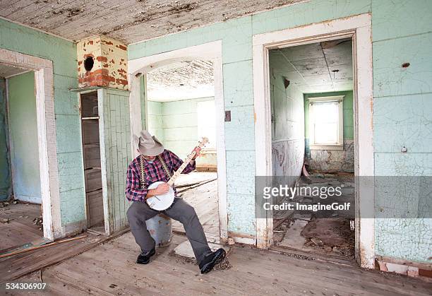 banjo picker playing bluegrass music - banjo stock pictures, royalty-free photos & images