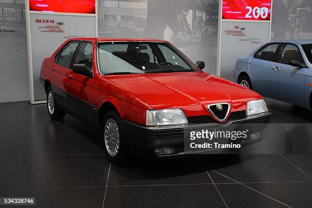 alfa romeo 164 - classic italian sedan - alfa romeo 個照片及圖片檔