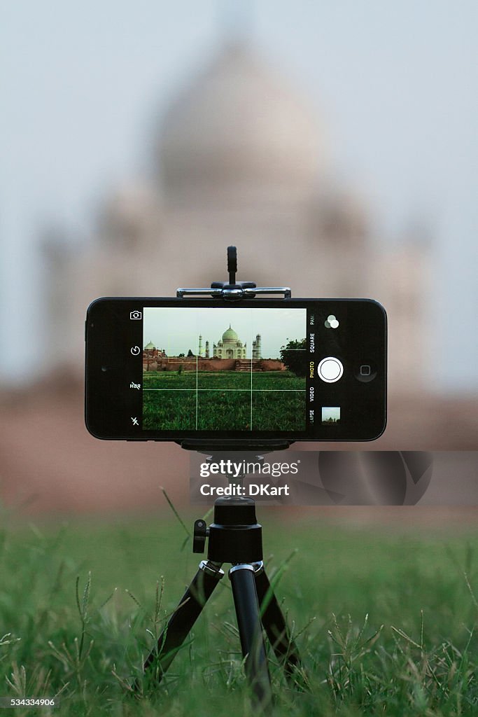 Taj mahal on smartphone