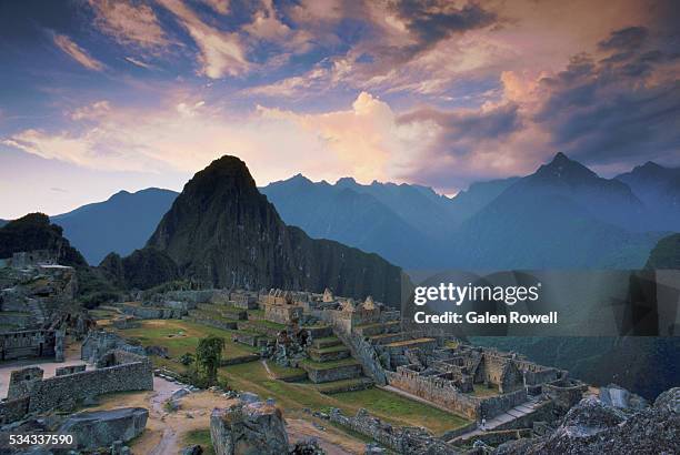 machu picchu at sunset - machu pichu stock pictures, royalty-free photos & images