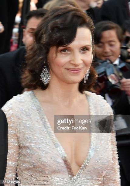 Juliette Binoche attends 'The Last Face' Premiere during the 69th annual Cannes Film Festival at the Palais des Festivals on May 20, 2016 in Cannes,...