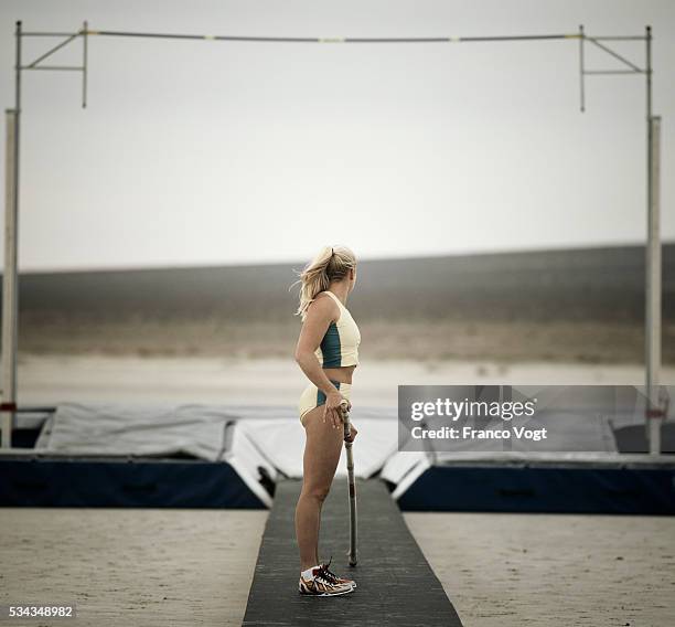 woman pole vaulter getting ready - pole vault stock pictures, royalty-free photos & images