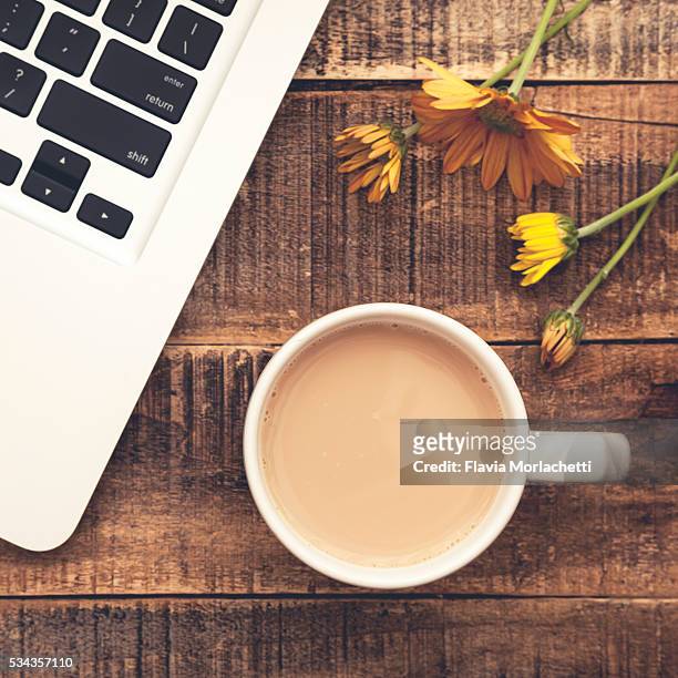 tea with soy milk and laptop - 紅茶 ストックフォトと画像