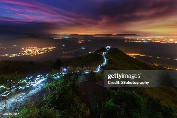 the electrifying broga hill - estado de selangor fotografías e imágenes de stock