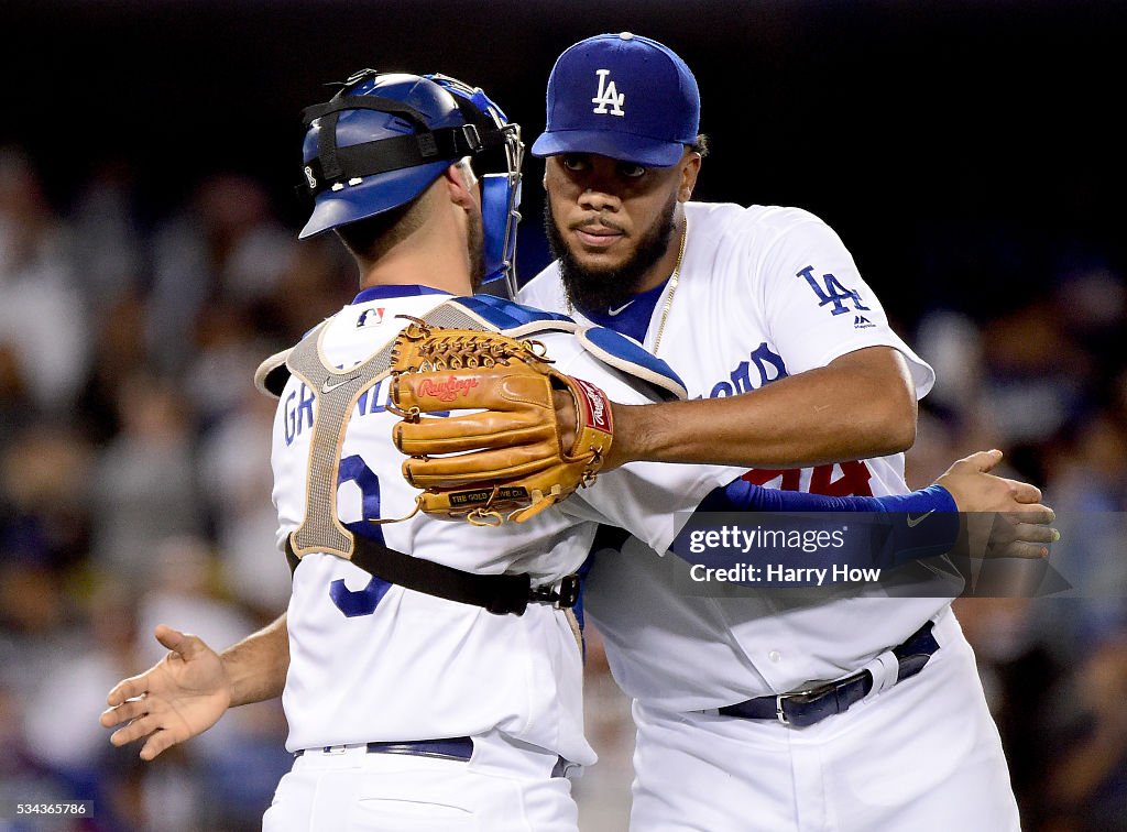 Cincinnati Reds v Los Angeles Dodgers