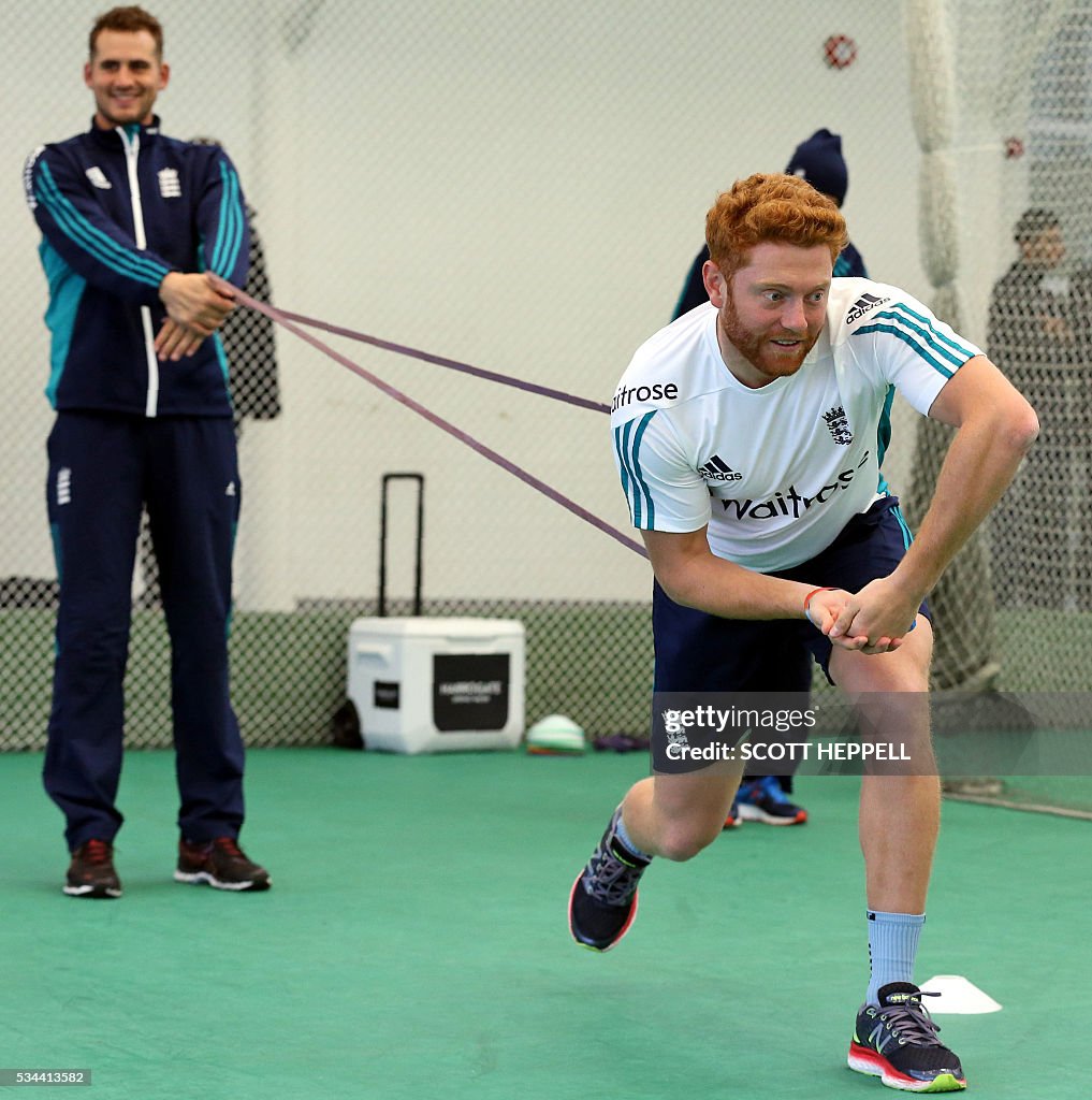 CRICKET-ENG-SRI-TRAINING