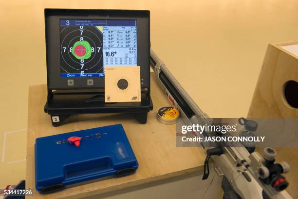 Shooting Computer Para Shooting Photos and Premium High Res Pictures - Getty Images