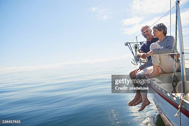 è solo la pesca in mare per me - imbarcazione per passeggeri foto e immagini stock