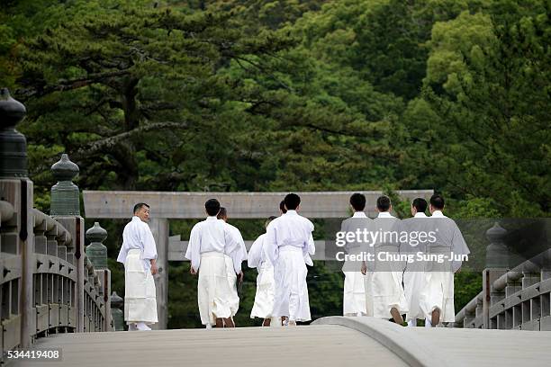 Shinto priests are seen before arrival of the heads of government of the G7 states at the Ise Jingu Shrine on May 26, 2016 in Ise, Japan. In the...