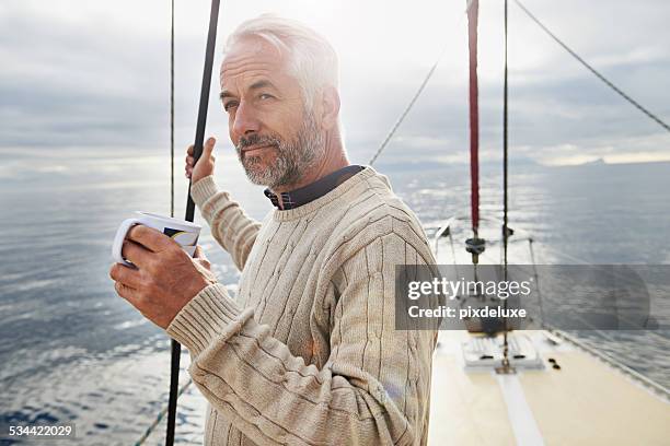 o doce vida no convés - rich sailing imagens e fotografias de stock