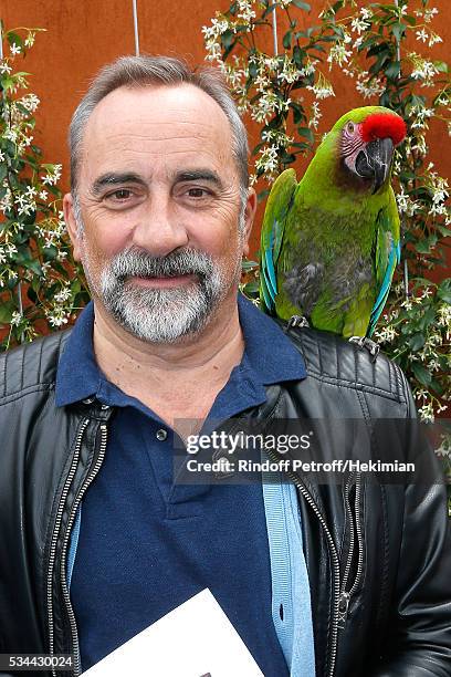 Actor Antoine Dulery and parrot Zoe attend the 2016 French Tennis Open - Day Four at Roland Garros on May 25, 2016 in Paris, France.