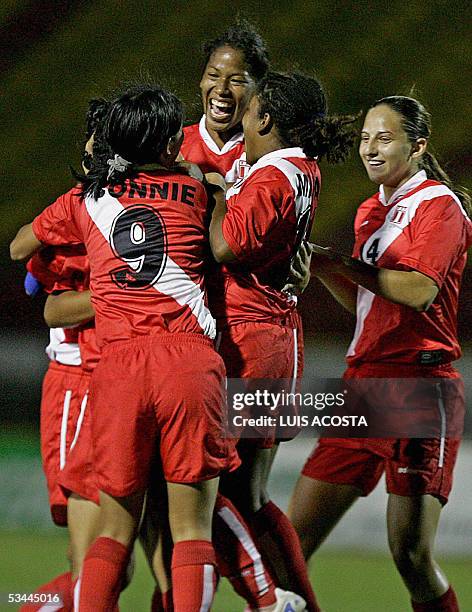 Las jugadoras de la seleccion de Peru celebran su gol ante la seleccion de Colombia, durante la final de Futbol Femenino de los XV Juegos...