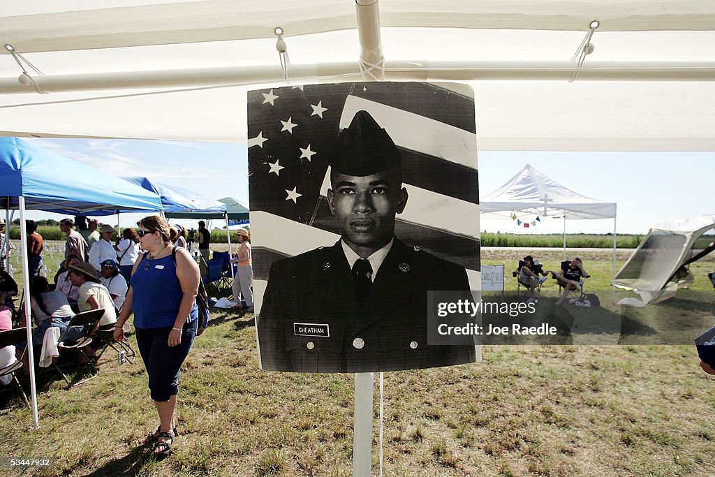 Anti-War Protestors Continue Vigil Near Bush's Crawford Ranch