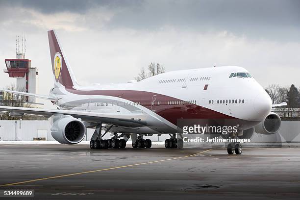 qatar amiri flight und boeing 747-8 bbj (vq-bsk - boeing 747 8 stock-fotos und bilder