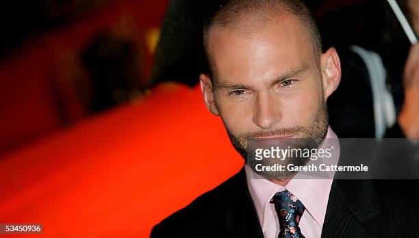 Seann William Scott arrives at the UK Premiere of new film "The Dukes Of Hazzard" at Vue Leicester Square on August 22, 2005 in London, England.