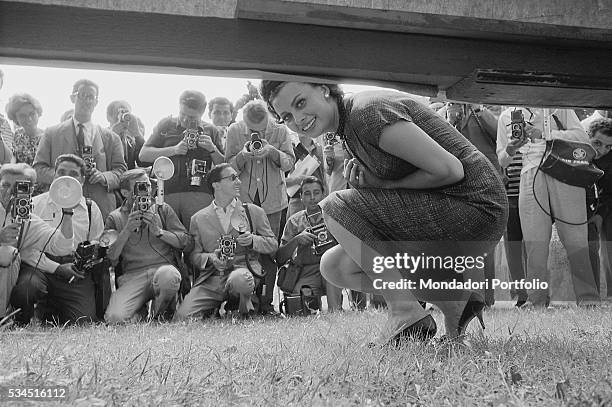 Italian actress Sophia Loren posing smiling portrayed by the photographers at 19th Venice International Film Festival. Venice, 1958