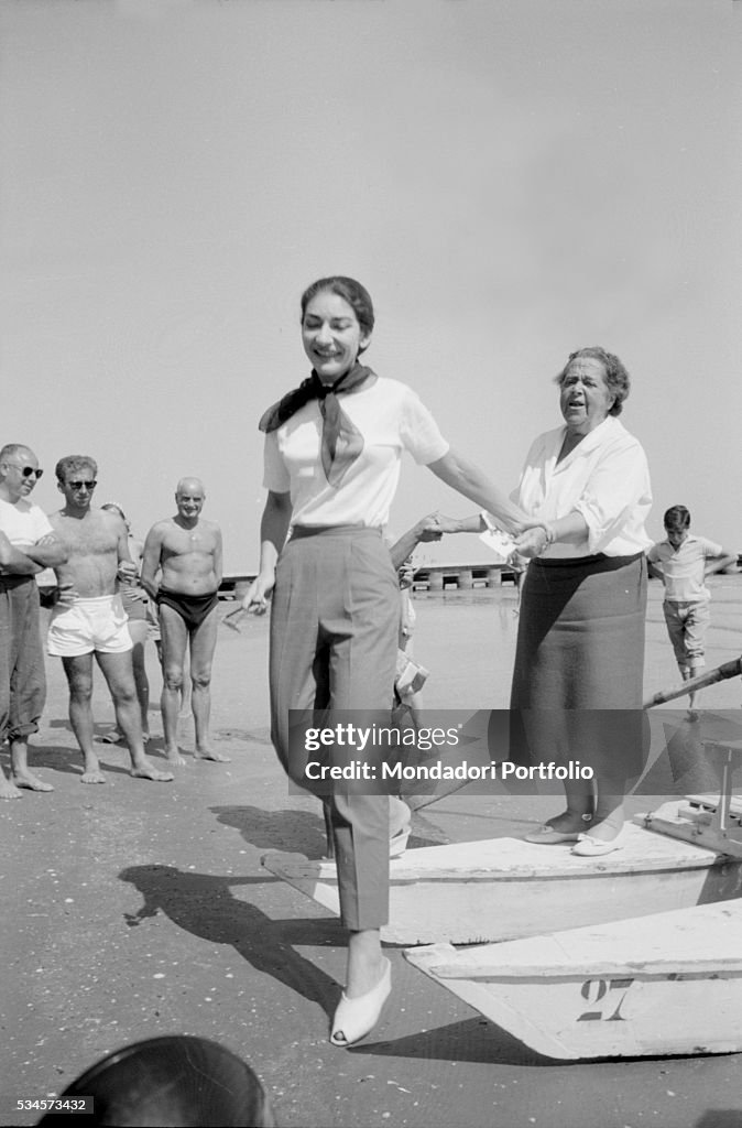Maria Callas holding hands with Elsa Maxwell