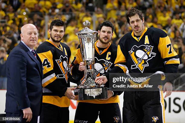 Sidney Crosby of the Pittsburgh Penguins celebrate by holding the Prince of Wales Trophy with Chris Kunitz, Evgeni Malkin and NHL Deputy Commissioner...