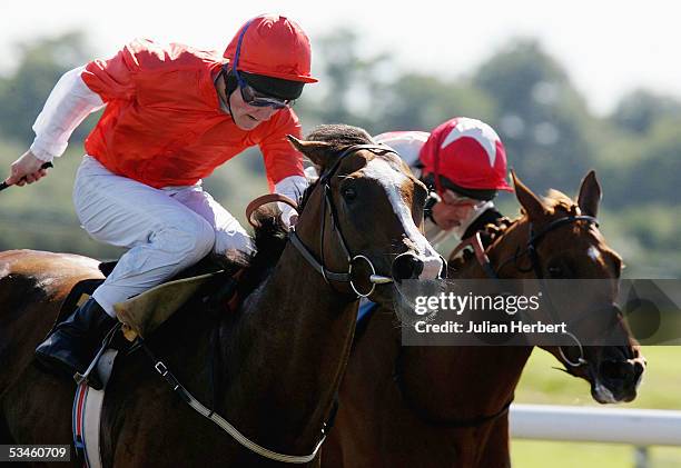 Tom Queally and Silken Sky get the better of the Shane Kelly ridden Divine White to land Division one of The Vodafone See It Live It Win It Median...