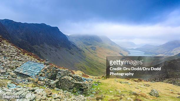 haystacks bothy - haystacks lake district stock pictures, royalty-free photos & images