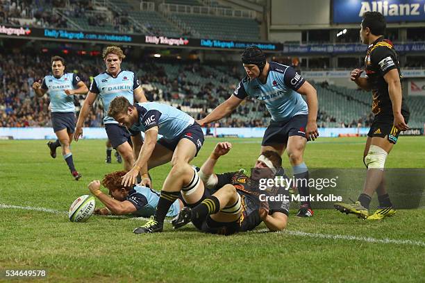 Andrew Kellaway of the Waratahs scoresa try during the round 14 Super Rugby match between the Waratahs and the Chiefs at Allianz Stadium on May 27,...