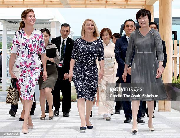 Malgorzata Tusk , wife of European Council President Donald Tusk, Akie Abe , wife of Japanese Prime Minister Shinzo Abe and Sophie Gregoire-Trudeau ,...