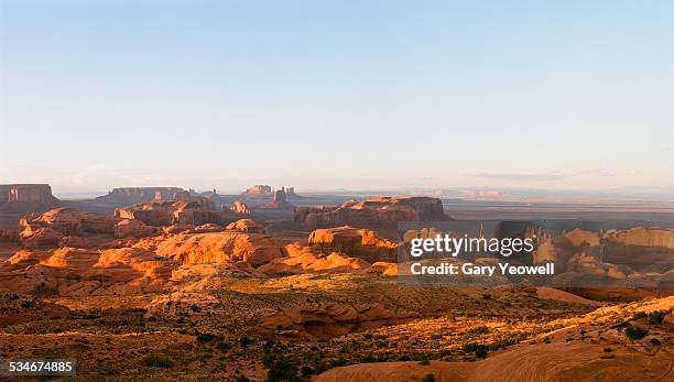 monument valley from hunts mesa at sunset - hunts mesa bildbanksfoton och bilder