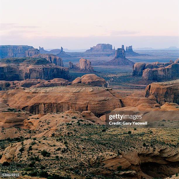 monument valley from hunts mesa - hunts mesa bildbanksfoton och bilder