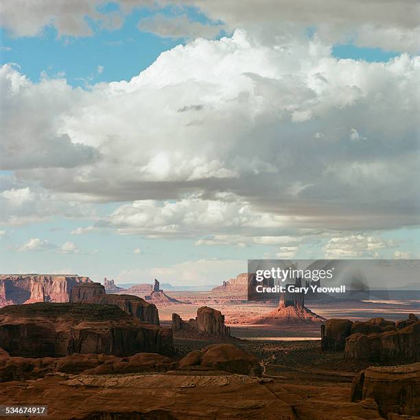 monument valley from hunts mesa at sunset - hunts mesa bildbanksfoton och bilder