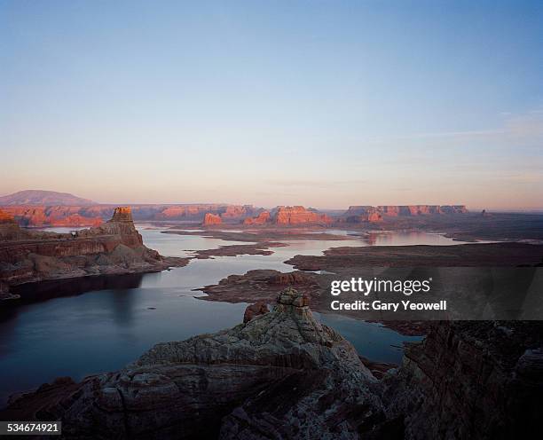 desert overlook at gunsight point - lake powell stock-fotos und bilder