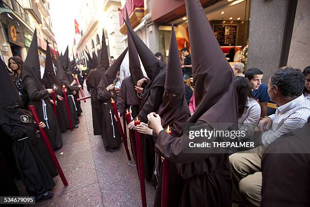 semana santa en sevilla - penitente people fotografías e imágenes de stock