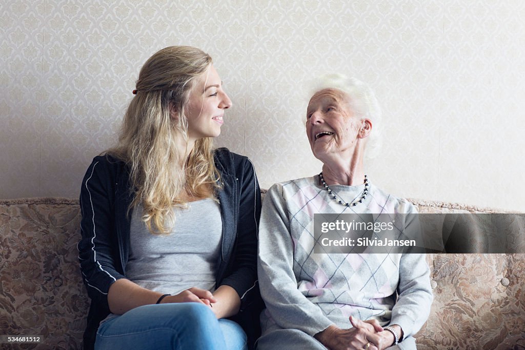 Adulto mayor de recibir atención y asistencia