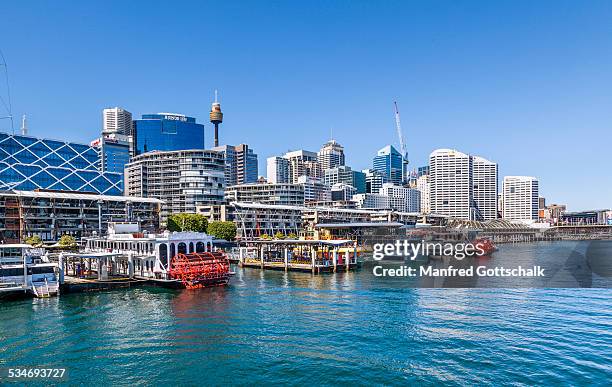 darling harbour king street wharf - darling harbor photos et images de collection