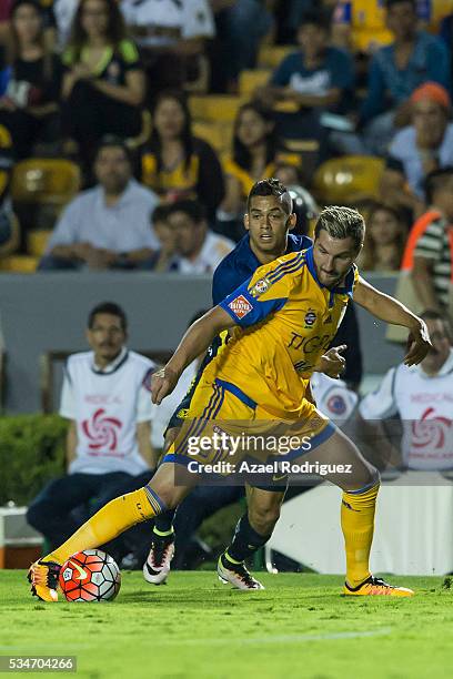 Andre Gignac of Tigres fights for the ball with Andres Andrade of America during the Final first leg match between Tigres UANL and America as part of...