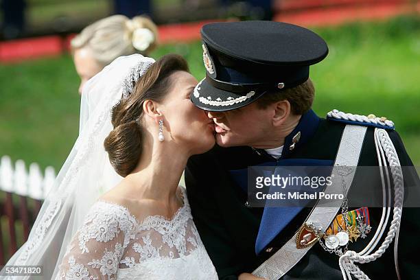 Prince Pieter Christiaan and Anita van Eijk kiss after they got married at 'Jeroenskerk' Church on August 27 2005 in Noordwijk, The Netherlands. The...