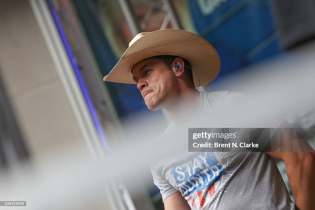 "FOX & Friends" All American Concert Series - Dustin Lynch