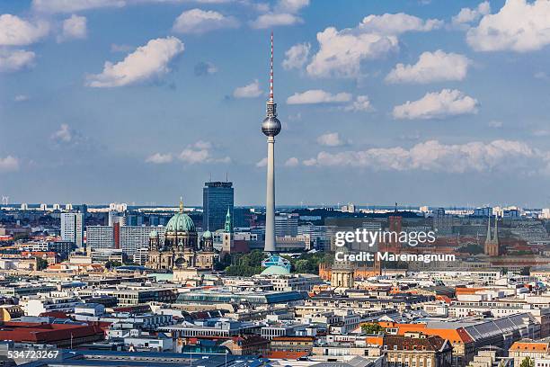 potsdamer platz square, the town with the tv tower - berlino foto e immagini stock